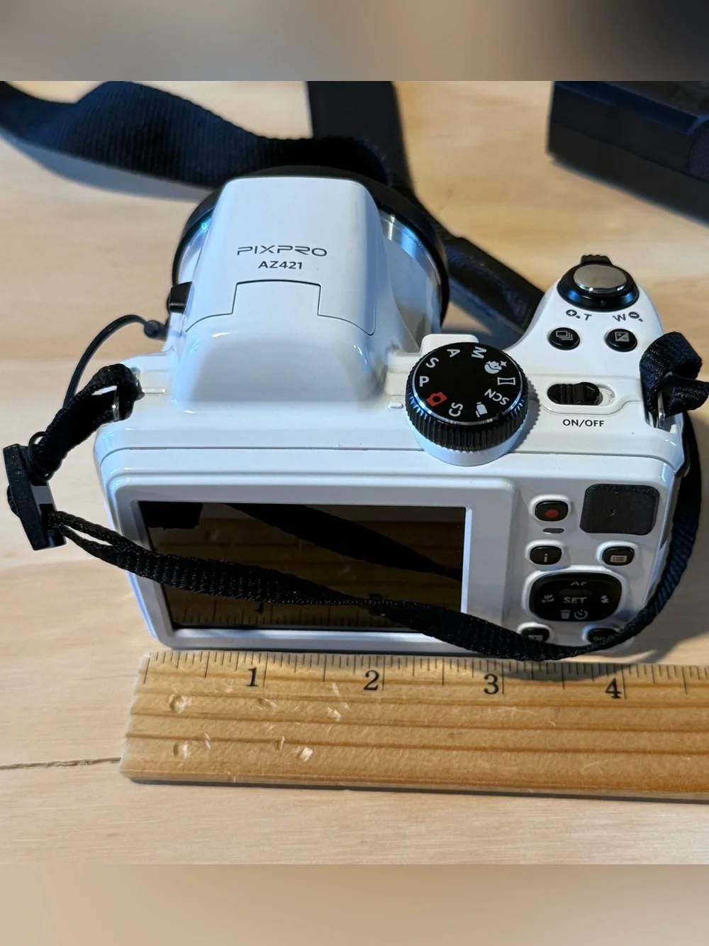 Kodak PIXPRO AZ421 16.0 MP Digital Camera Wht Tested Good w/Bat-Char-SDCard Read